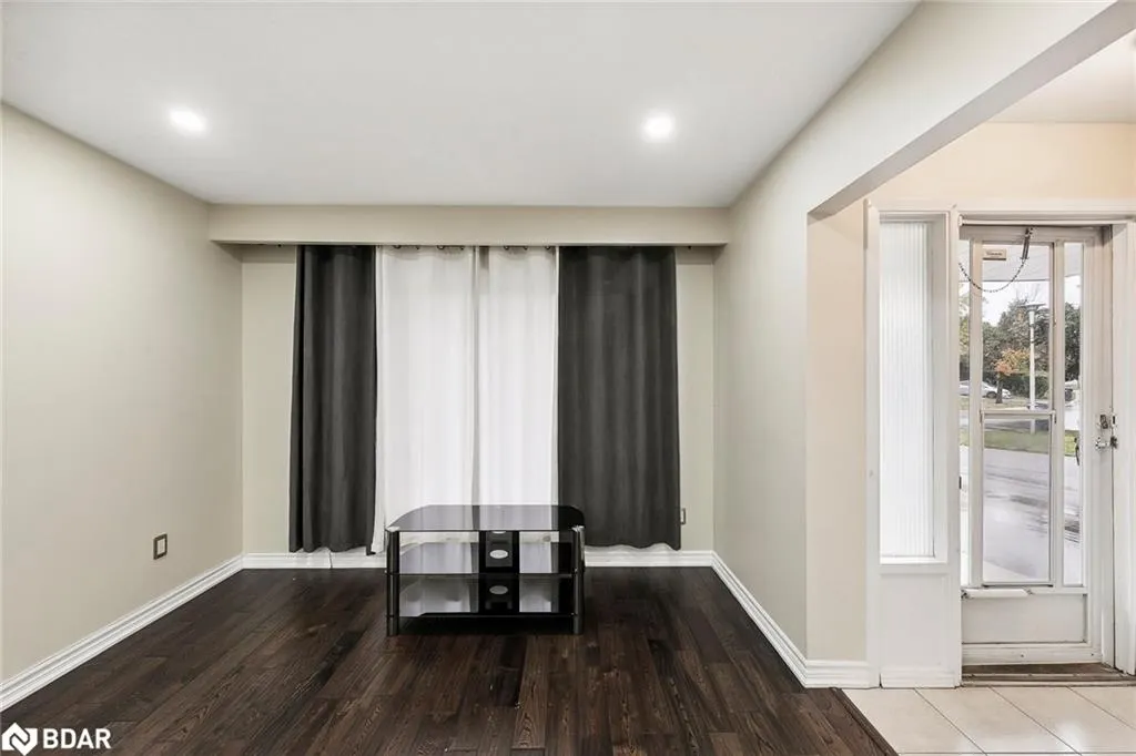 11 Juniper Crescent, #Upper