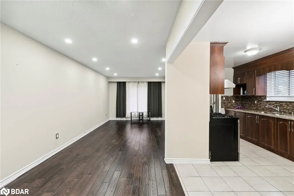11 Juniper Crescent, #Upper
