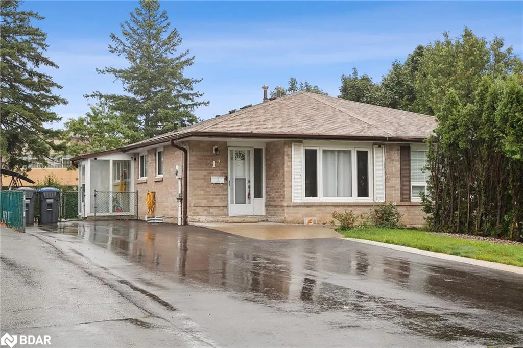 11 Juniper Crescent, #Upper