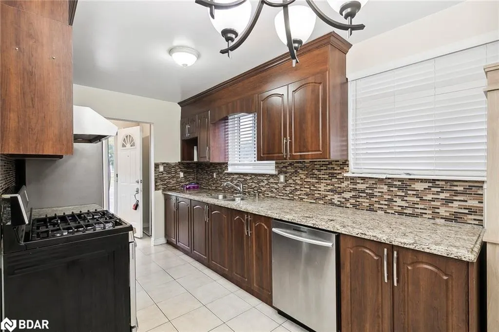11 Juniper Crescent, #Upper