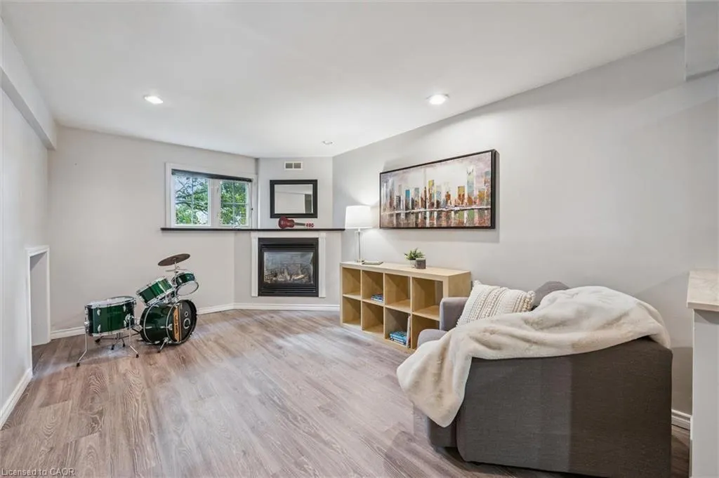 372 Imperial Road S
