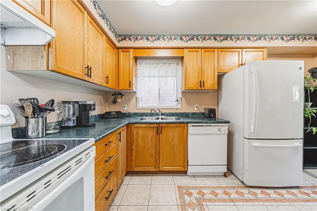 487 Taylor Crescent