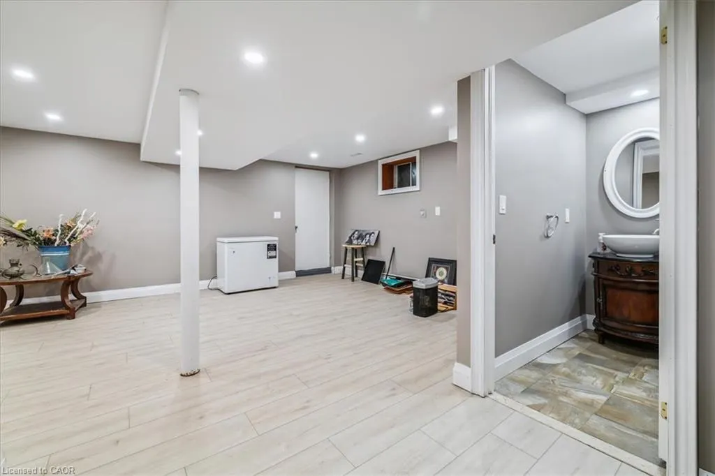 976 Garden Lane
