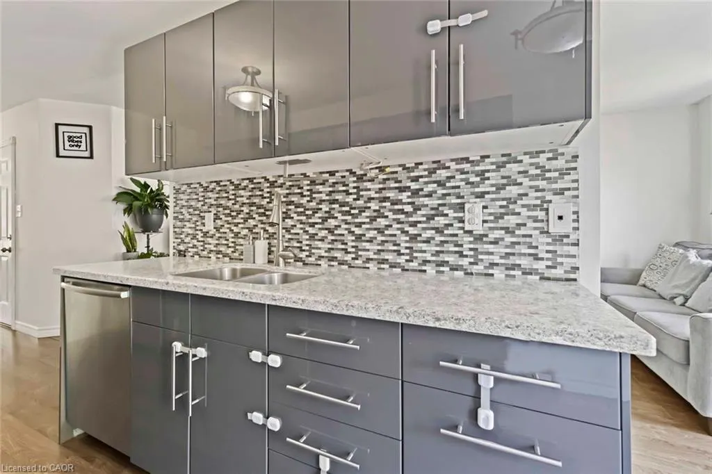 9 Lakeshore Road, #2