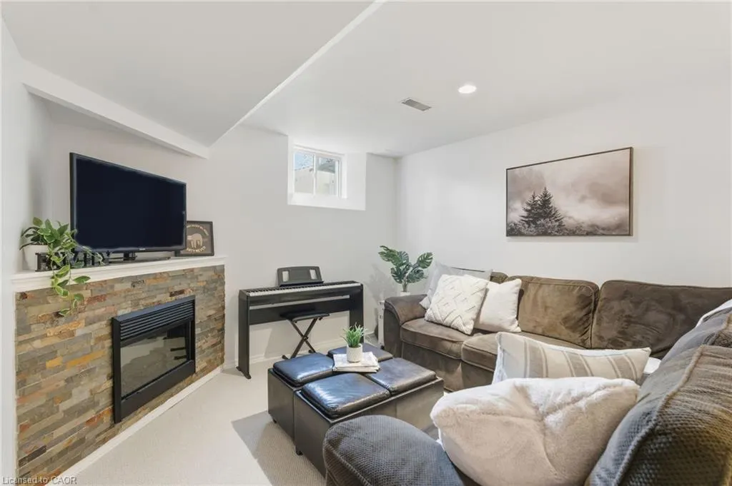 28 Brookheath Lane