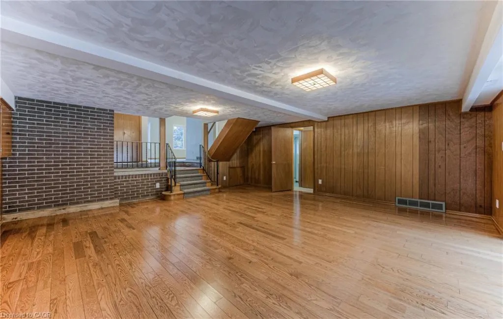 17 Roosevelt Avenue