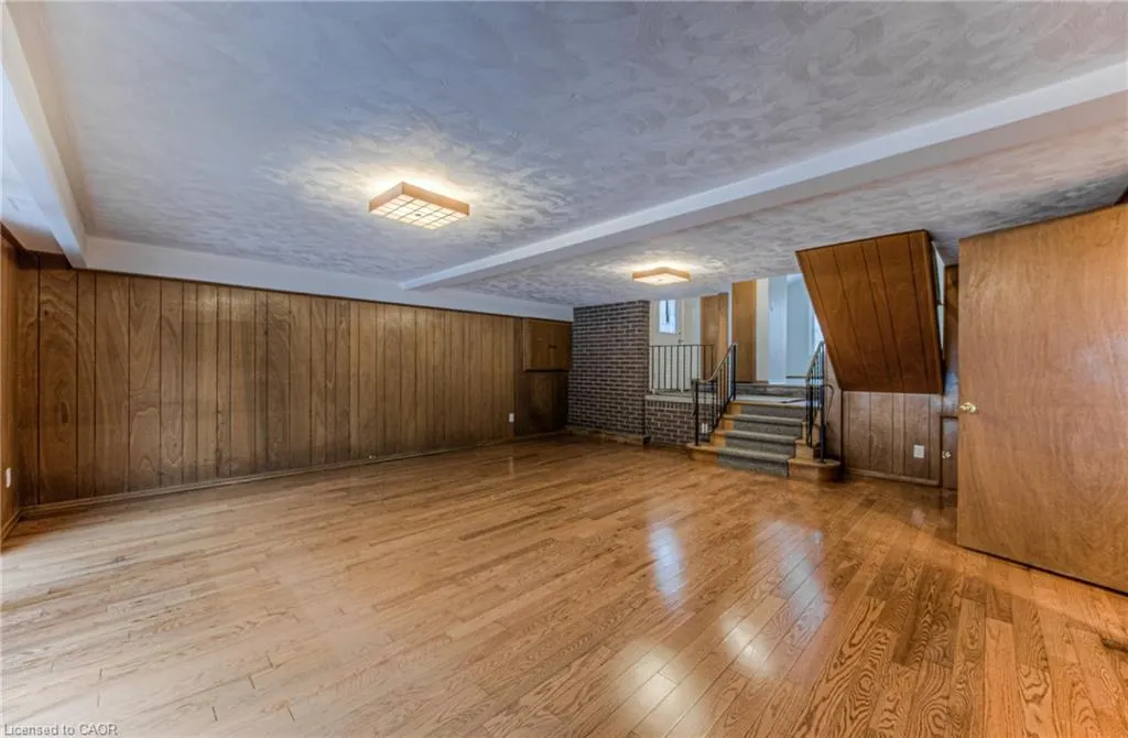 17 Roosevelt Avenue