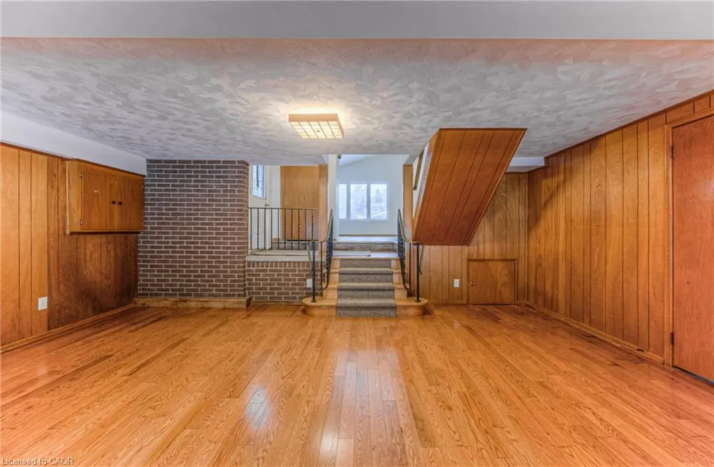 17 Roosevelt Avenue