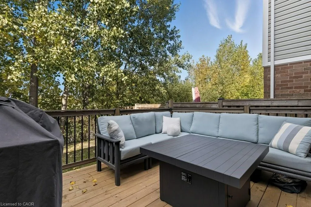 286 Apple Hill Crescent
