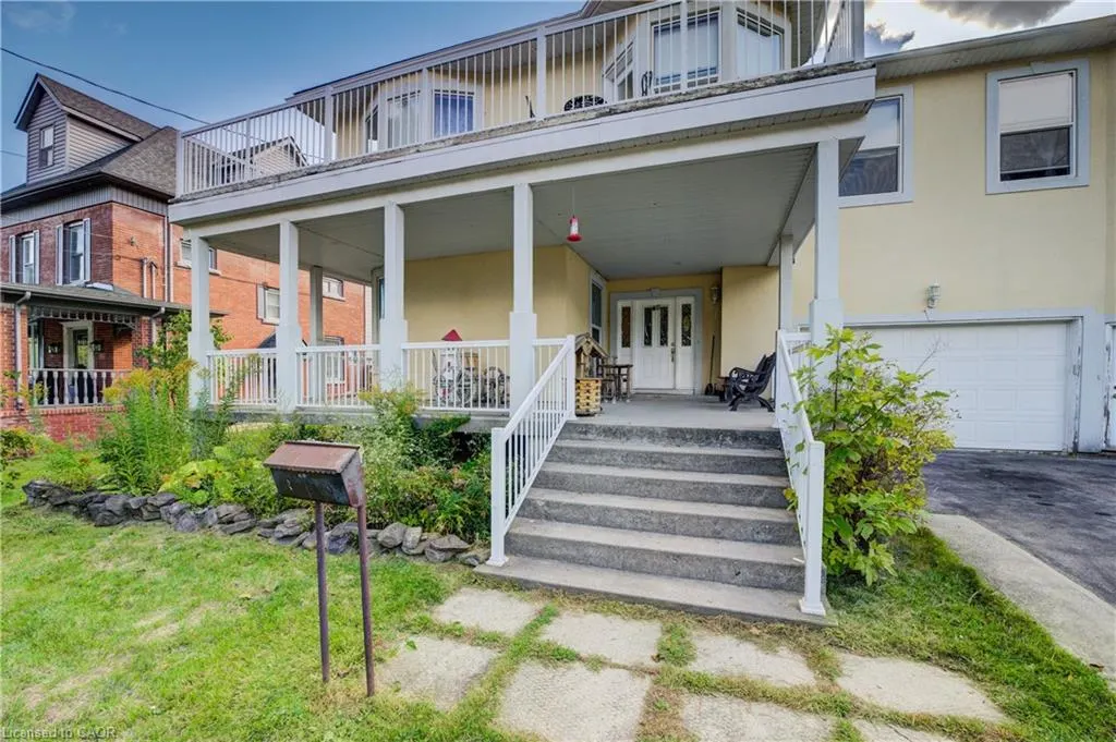 7 Robinson Street S