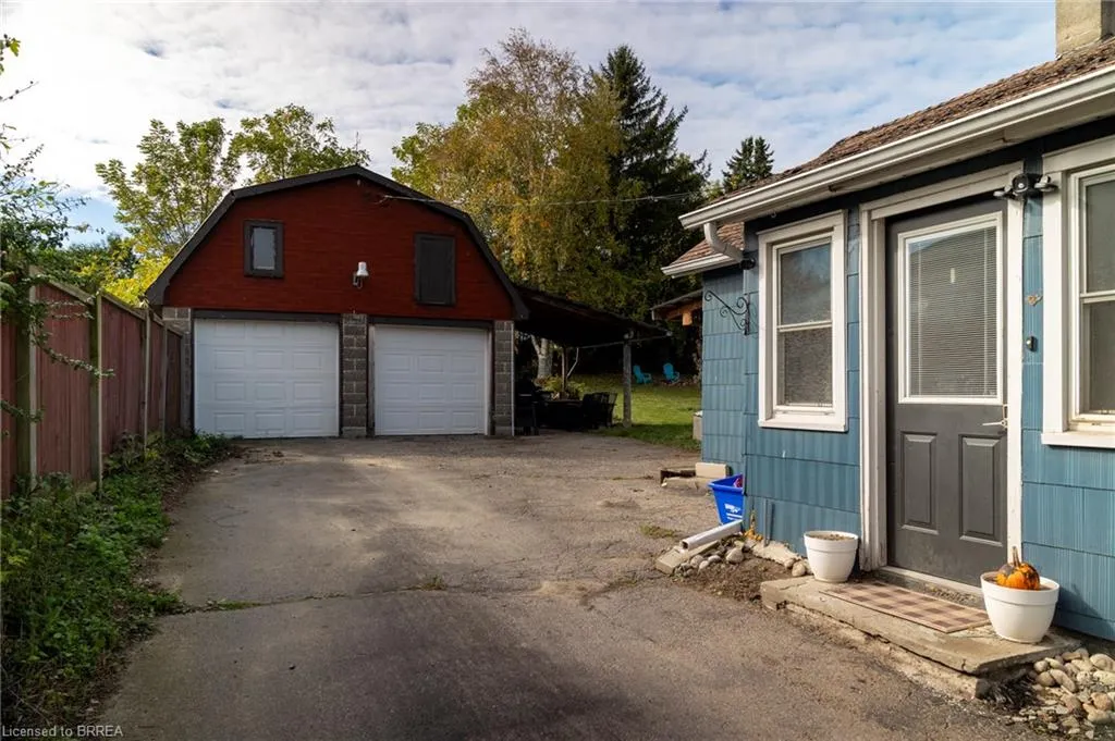47 Simcoe Street