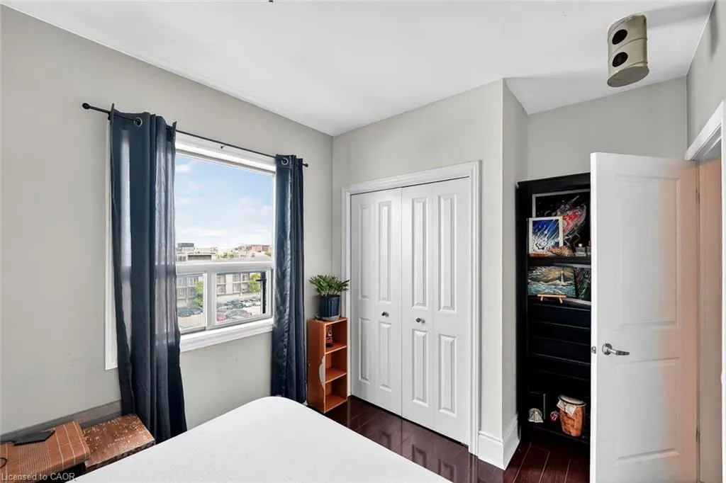 80 King William Street, #404