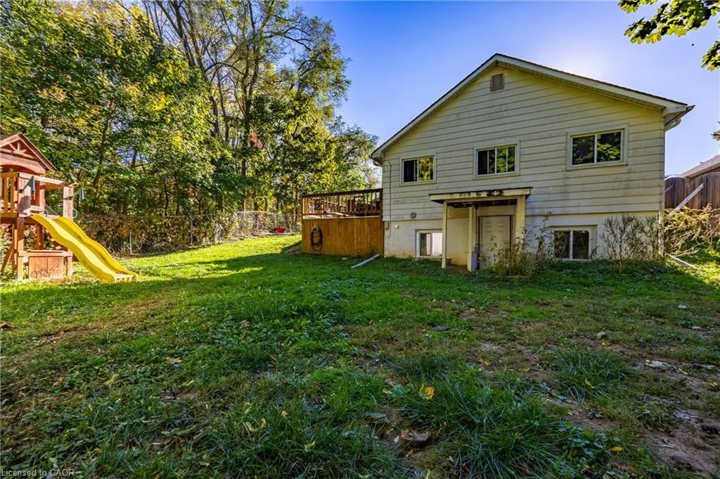 32 Wade Avenue