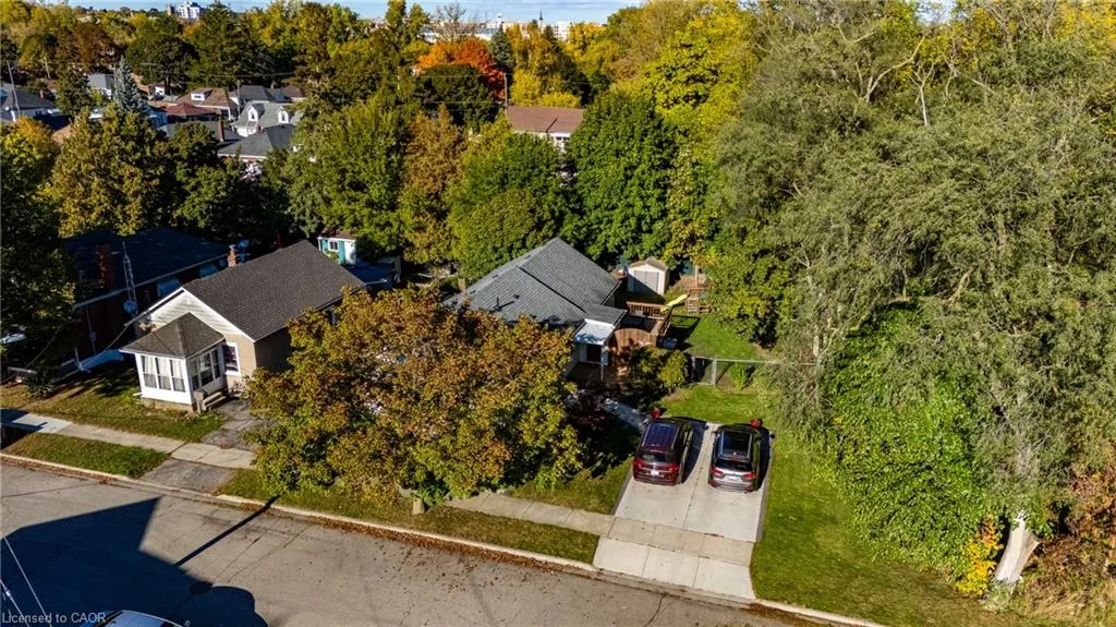 32 Wade Avenue