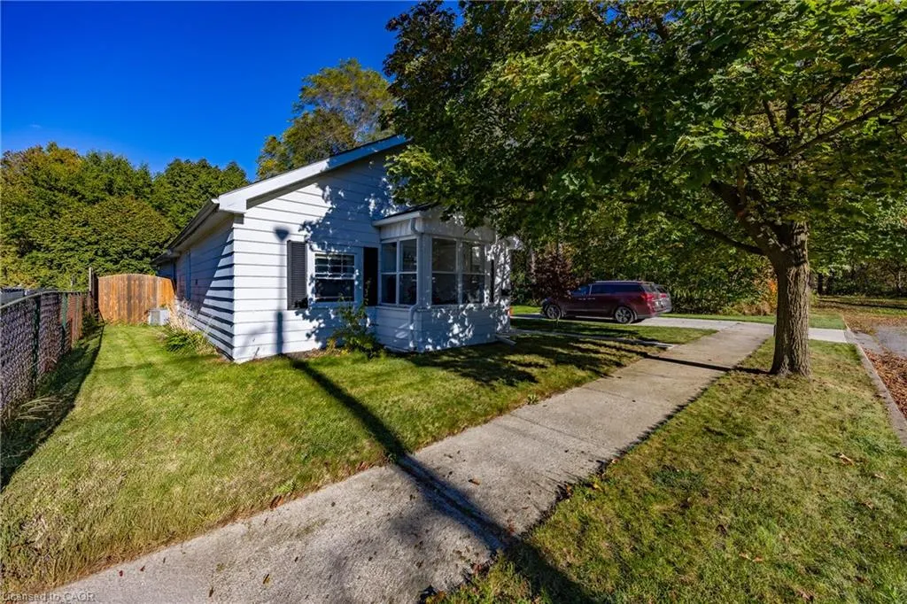 32 Wade Avenue