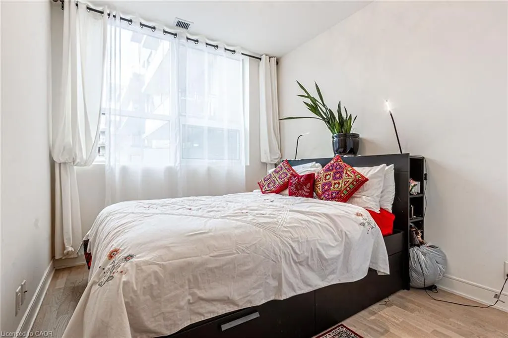 1575 Lakeshore Road W, #161