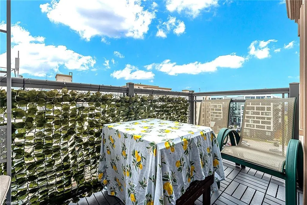 2490 Old Bronte Road, #821