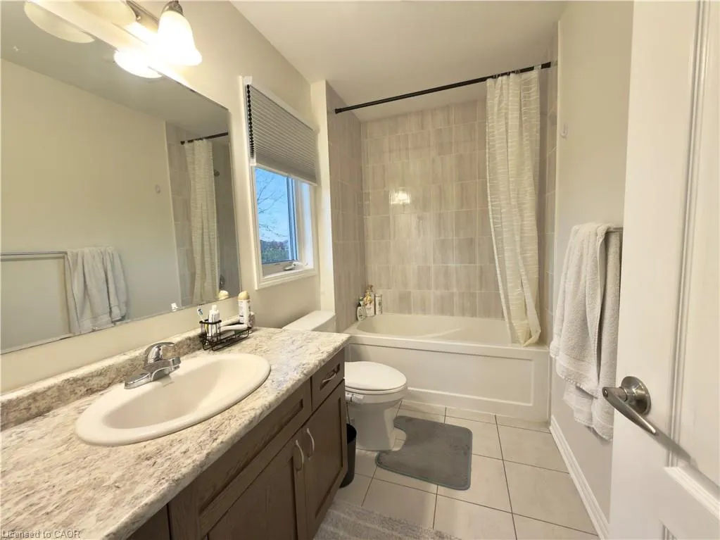 386 Grovehill Crescent, #Main floor