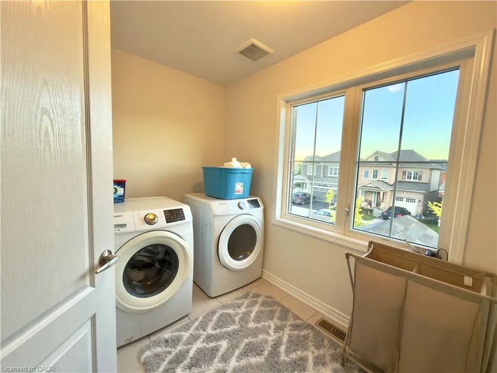 386 Grovehill Crescent, #Main floor