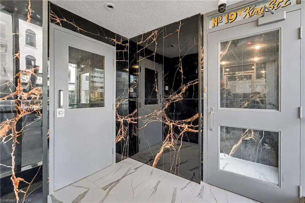 19 King Street E, #2