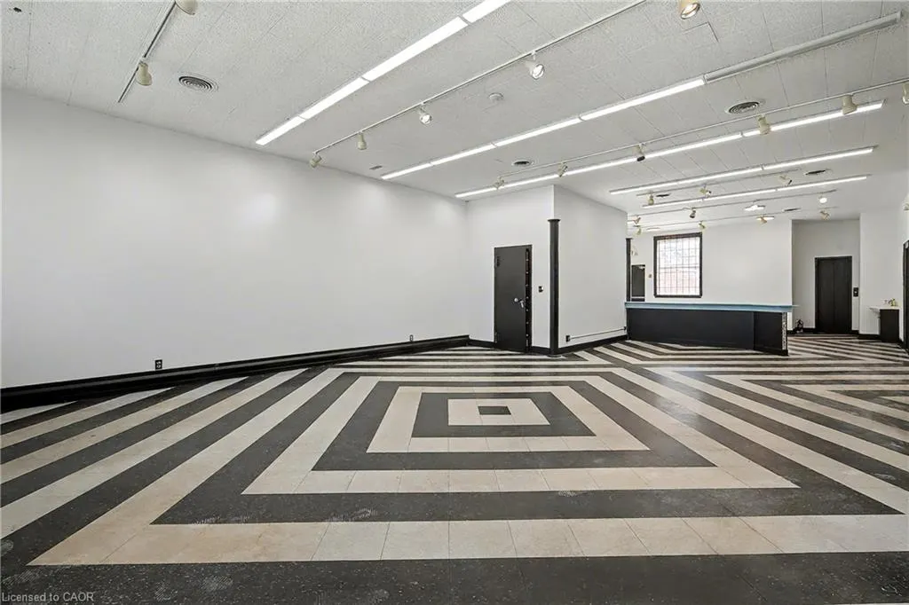 19 King Street E, #2