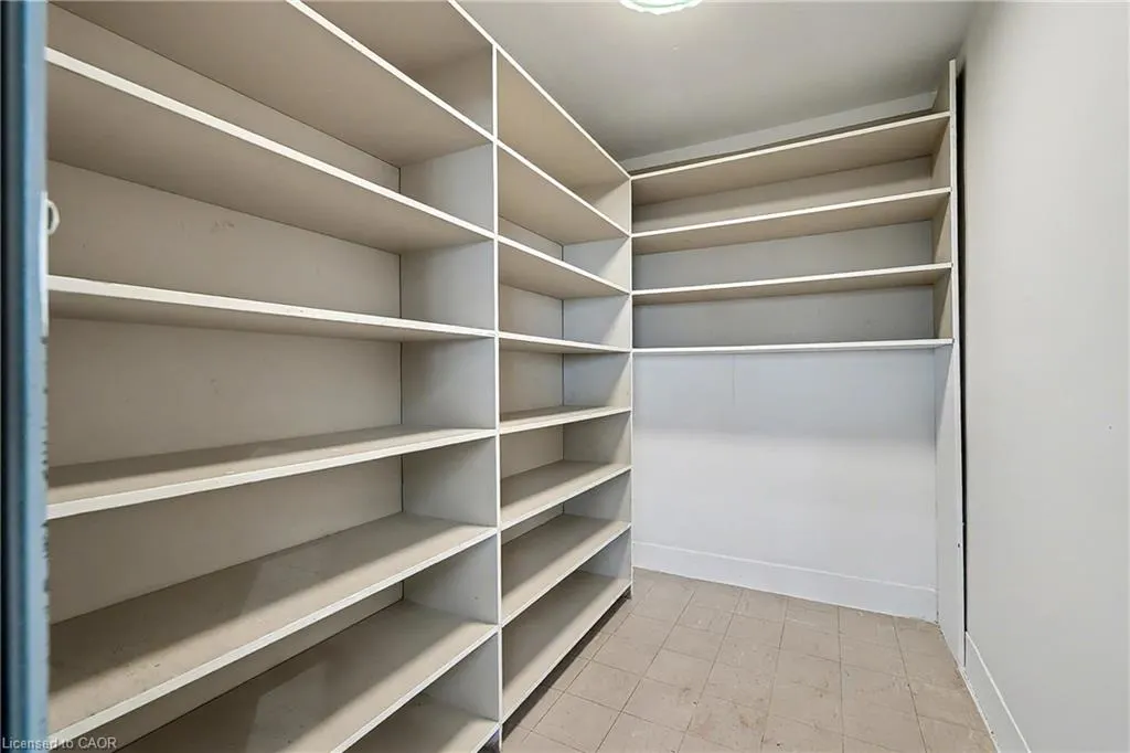 19 King Street E, #2