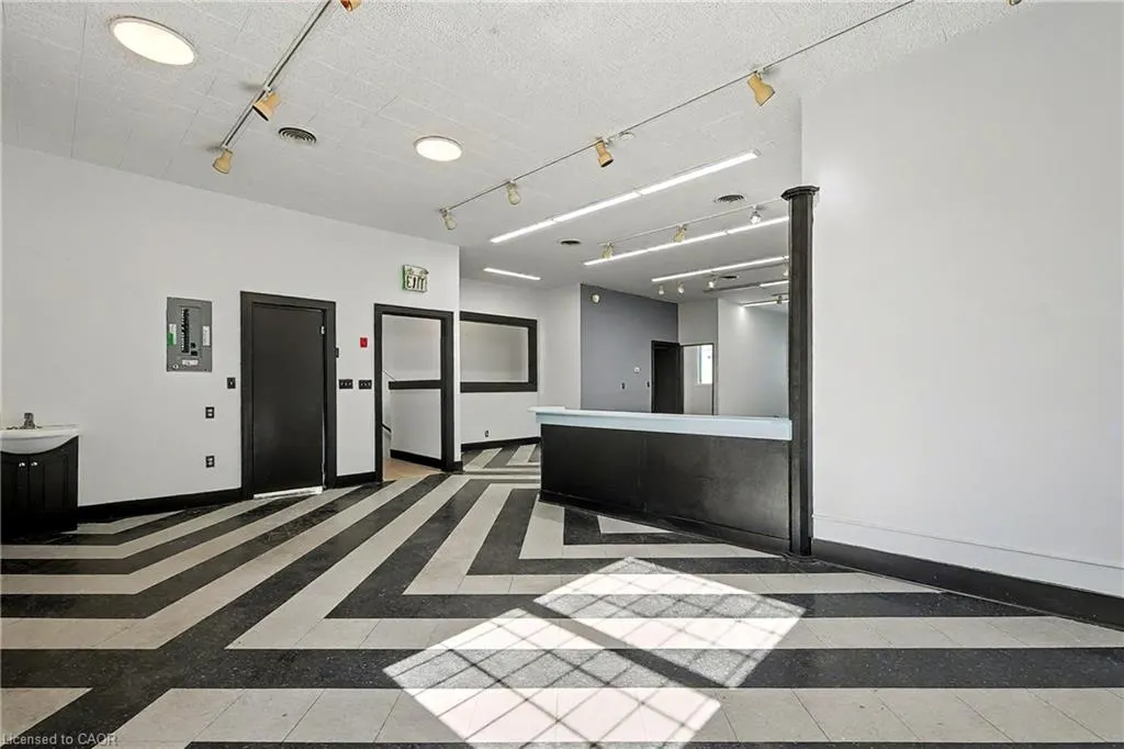 19 King Street E, #2