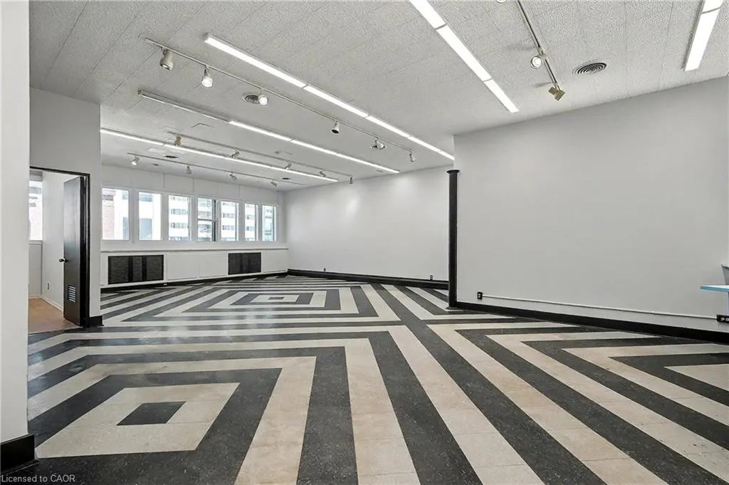 19 King Street E, #2
