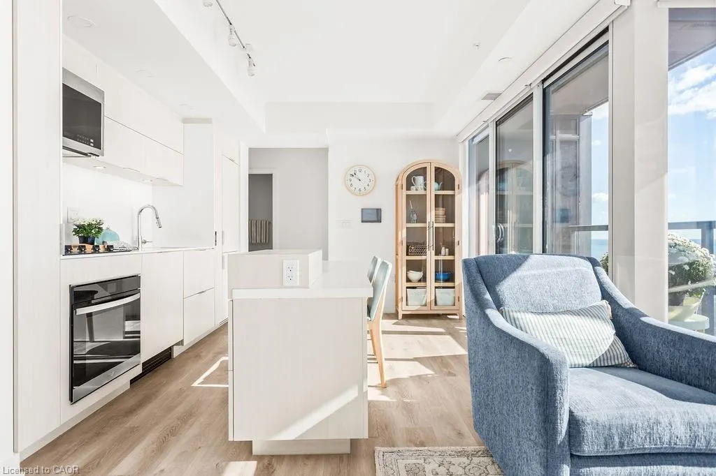 370 Martha Street, #1207