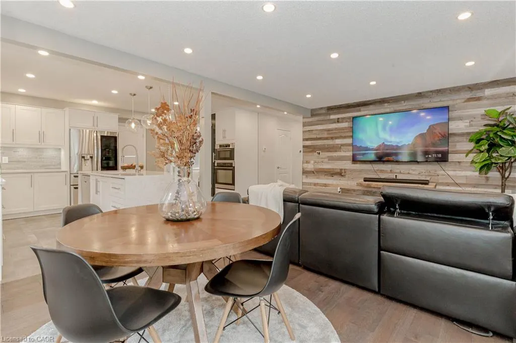 33 Strathroy Crescent
