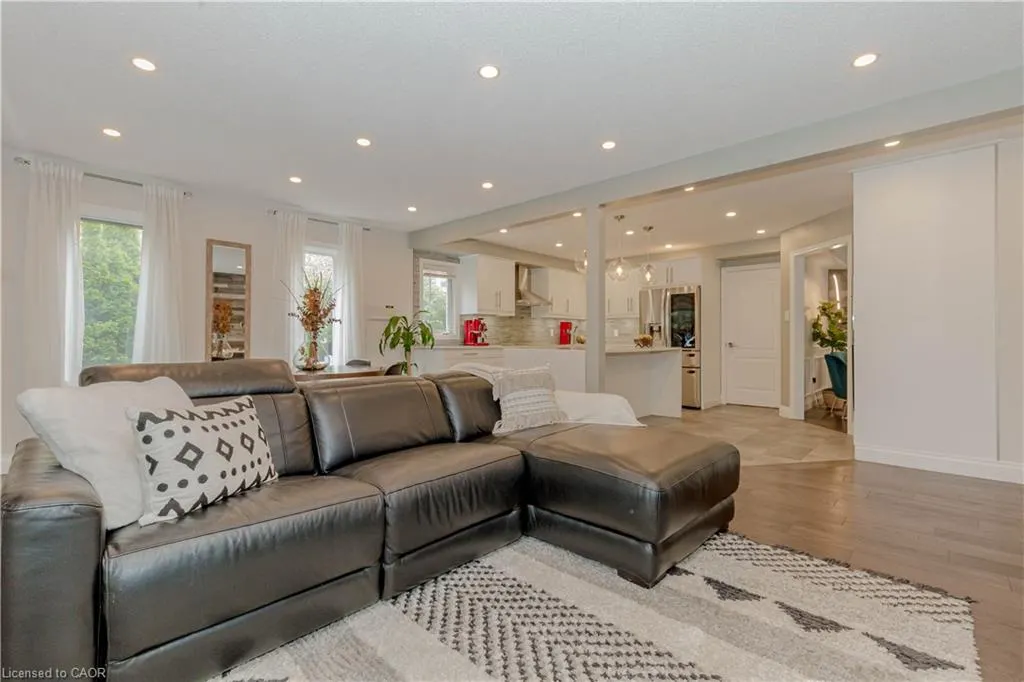 33 Strathroy Crescent
