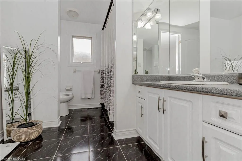 33 Strathroy Crescent
