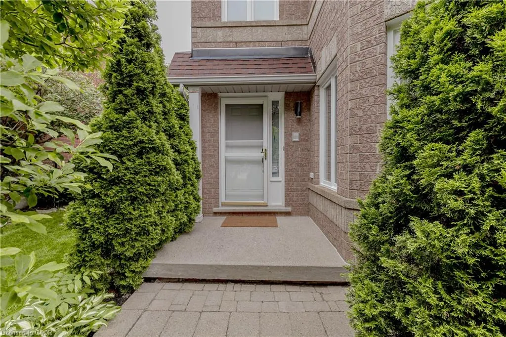 33 Strathroy Crescent