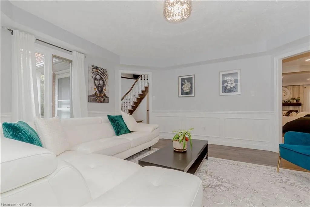 33 Strathroy Crescent