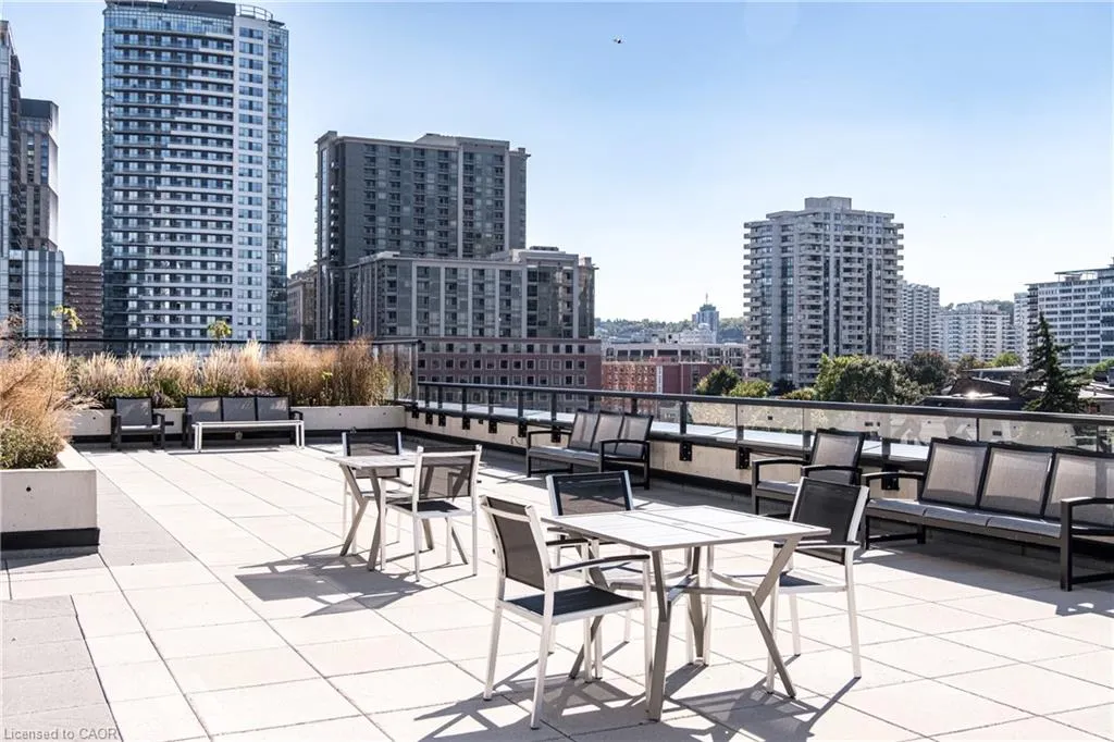 15 Queen Street S, #401