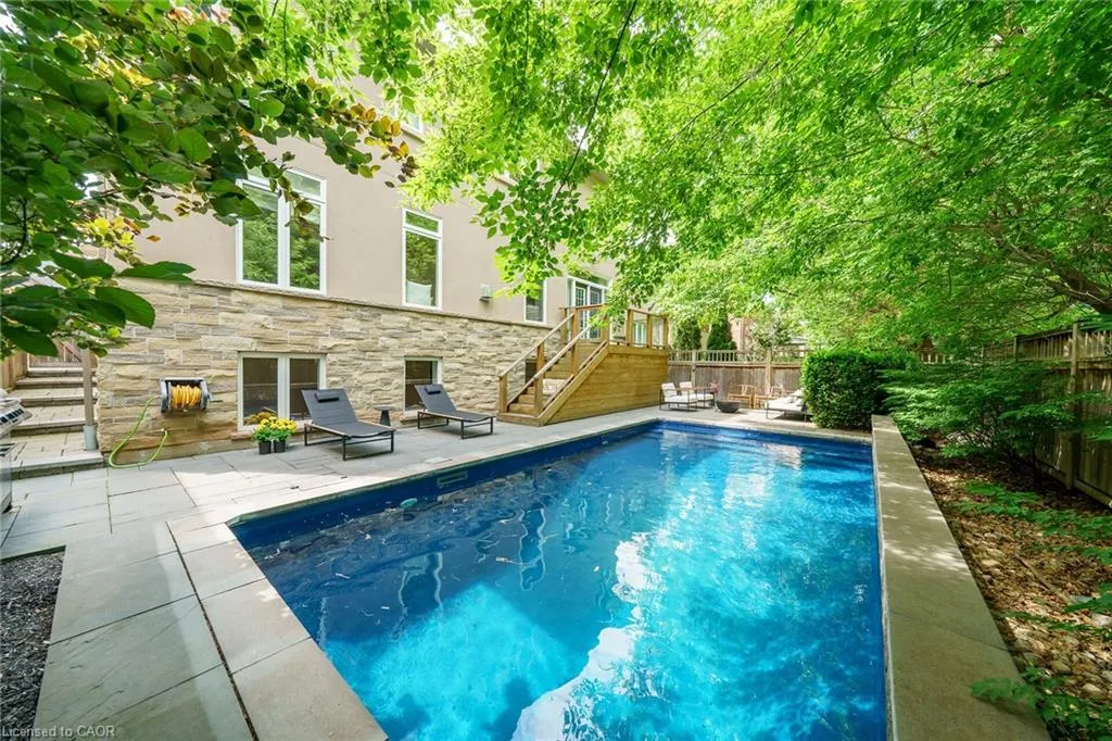 6 Vanderburgh Lane