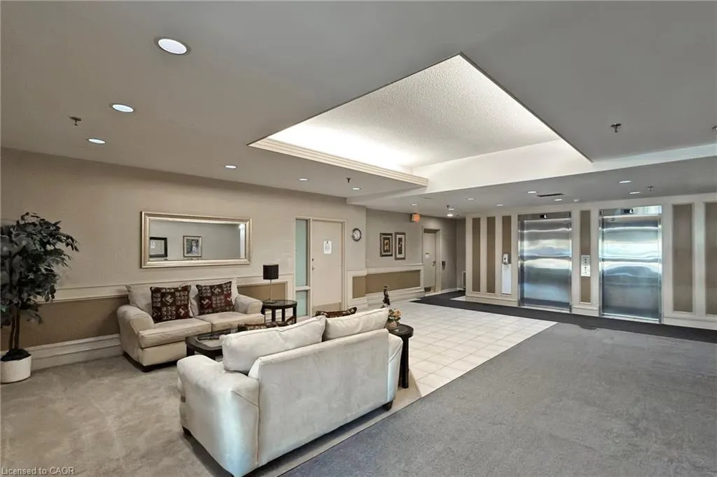 432 Main Street, #1002