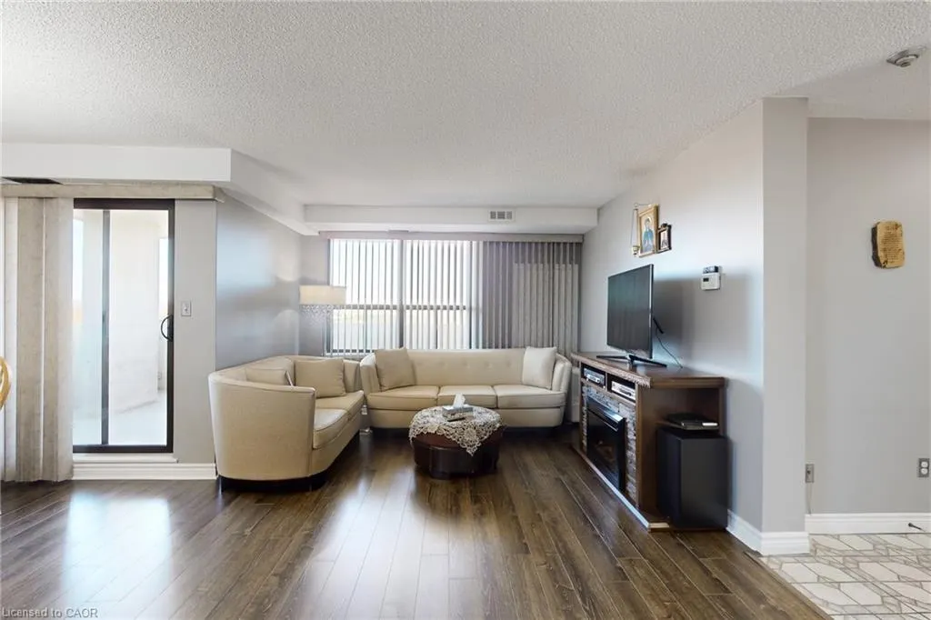 432 Main Street, #1002