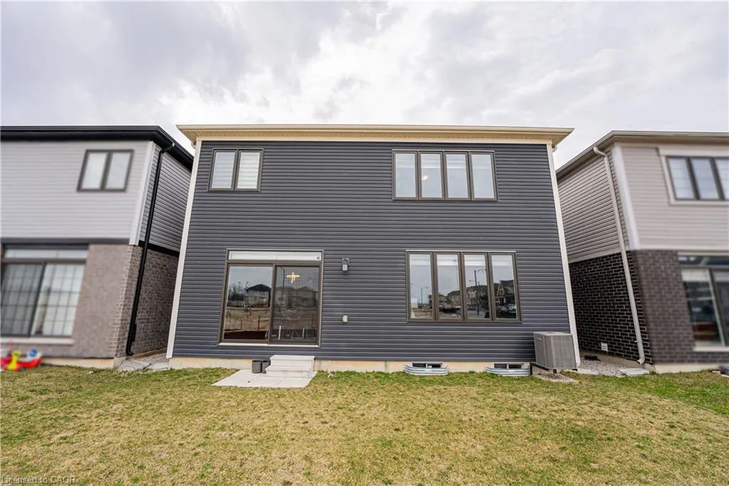 22 Oaktree Drive