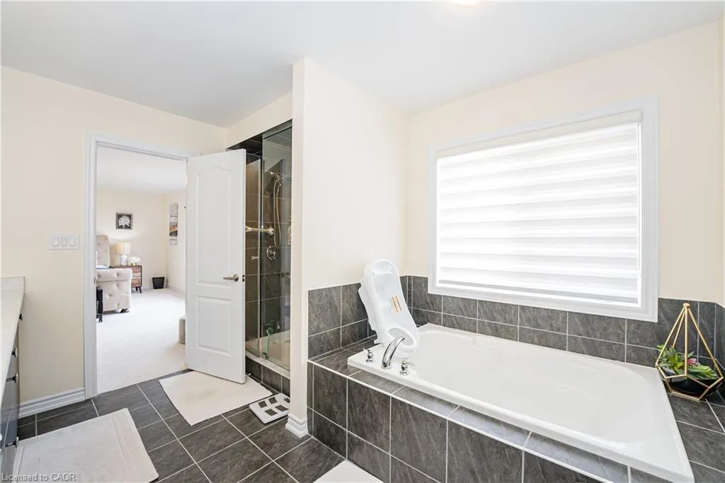 22 Oaktree Drive