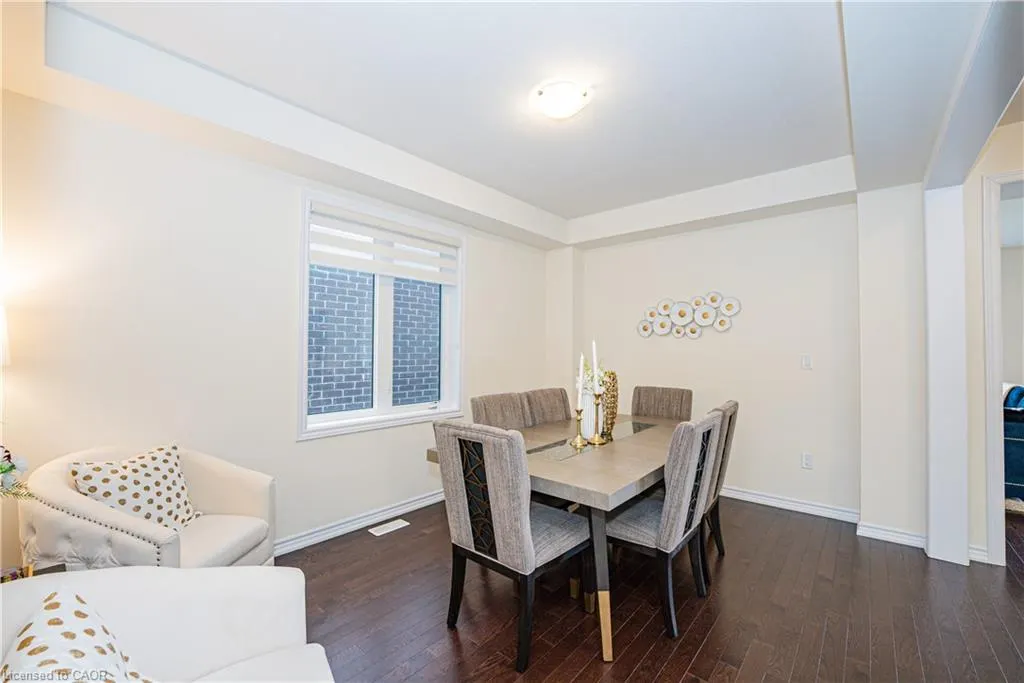 22 Oaktree Drive