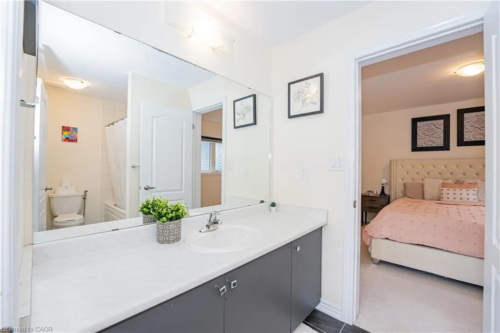 22 Oaktree Drive