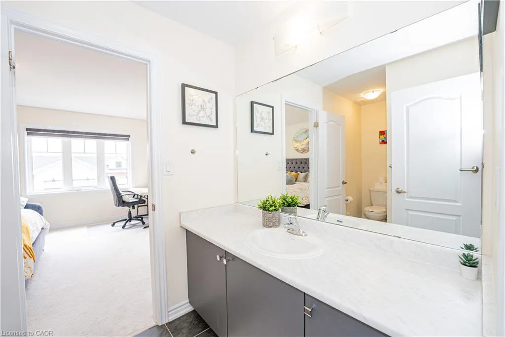 22 Oaktree Drive