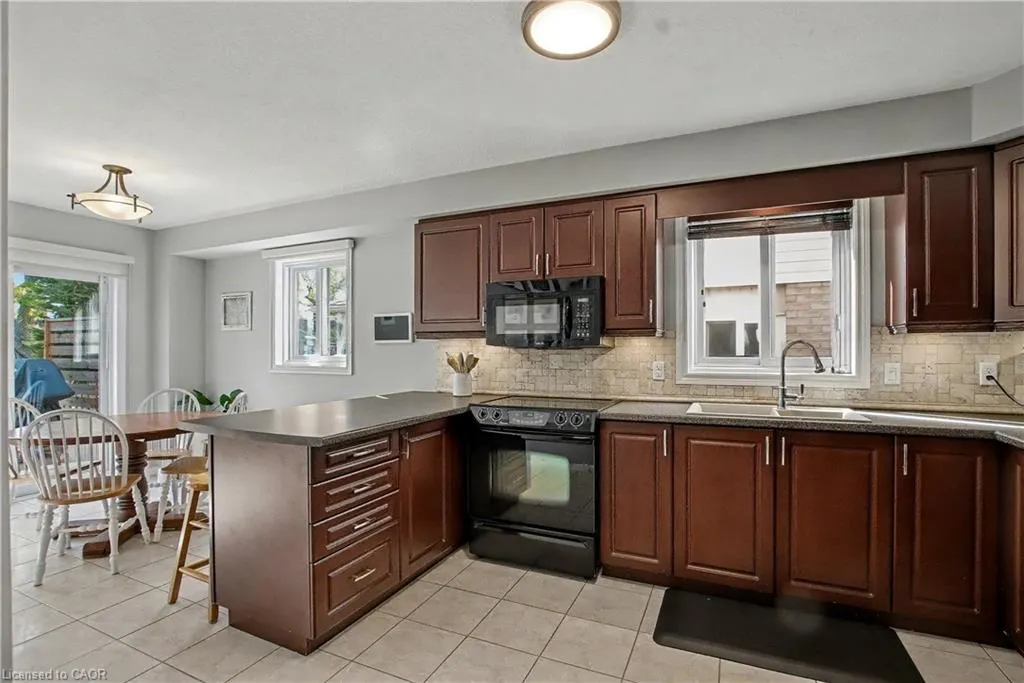 60 Lena Crescent