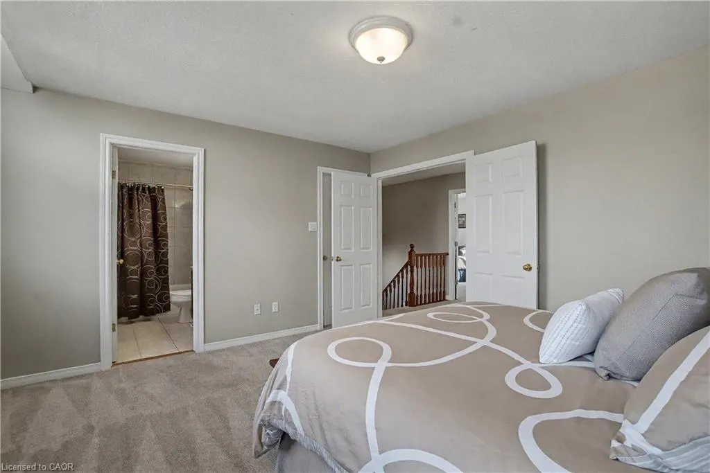 60 Lena Crescent