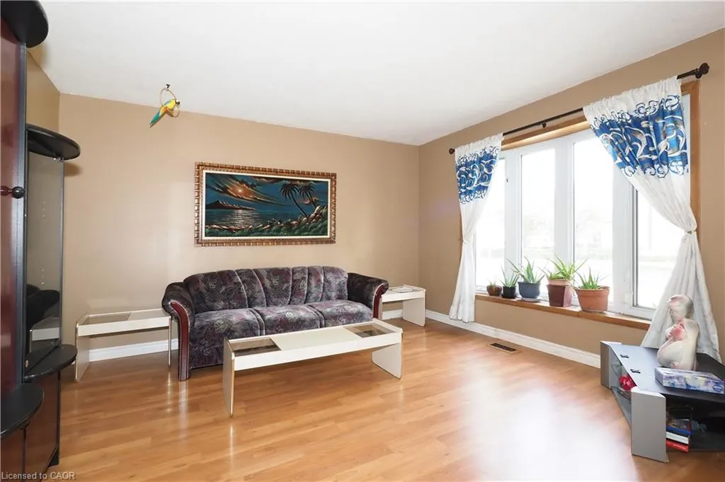 10 Balfour Crescent