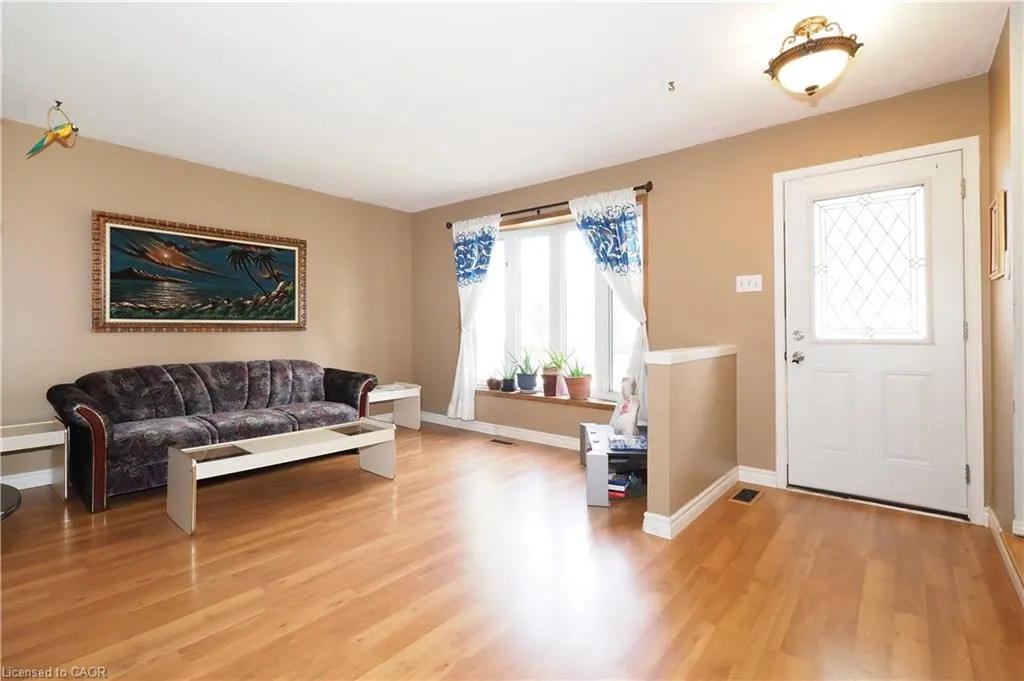 10 Balfour Crescent