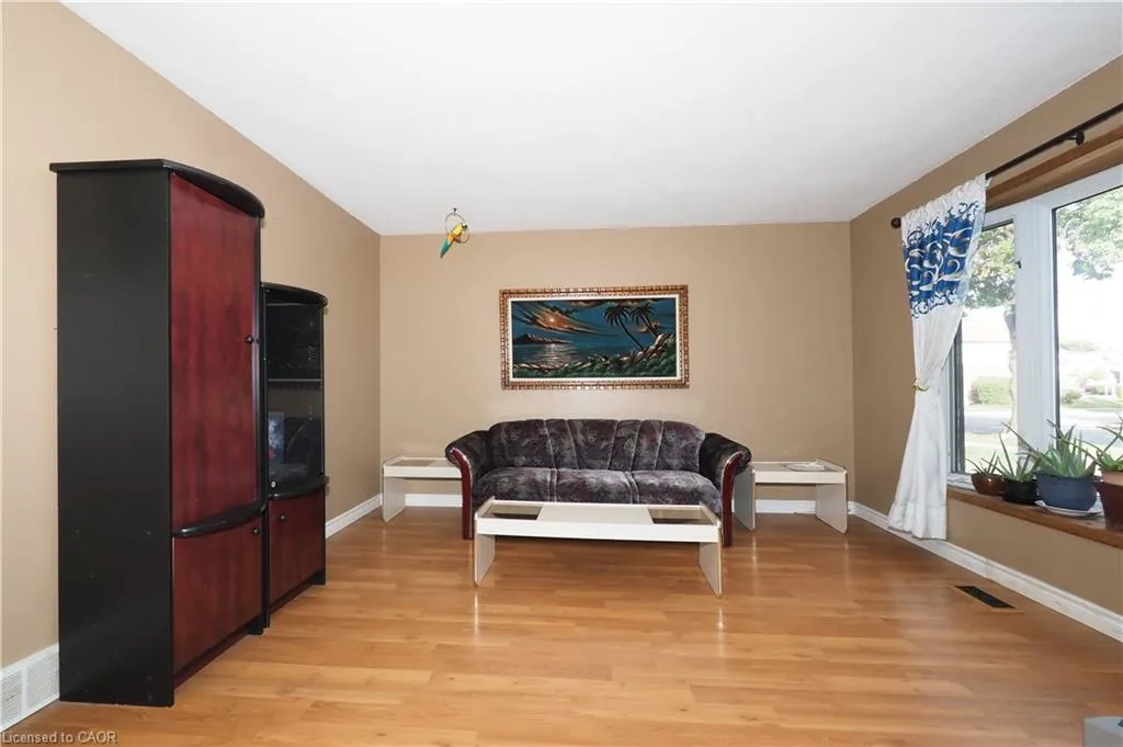 10 Balfour Crescent