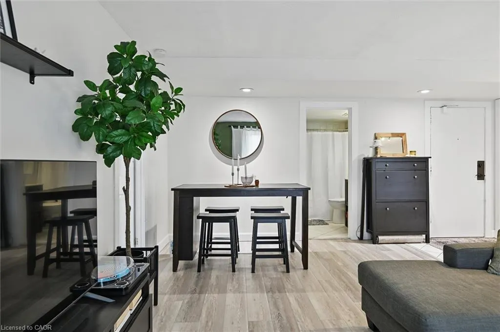 2373 King Street E, #43
