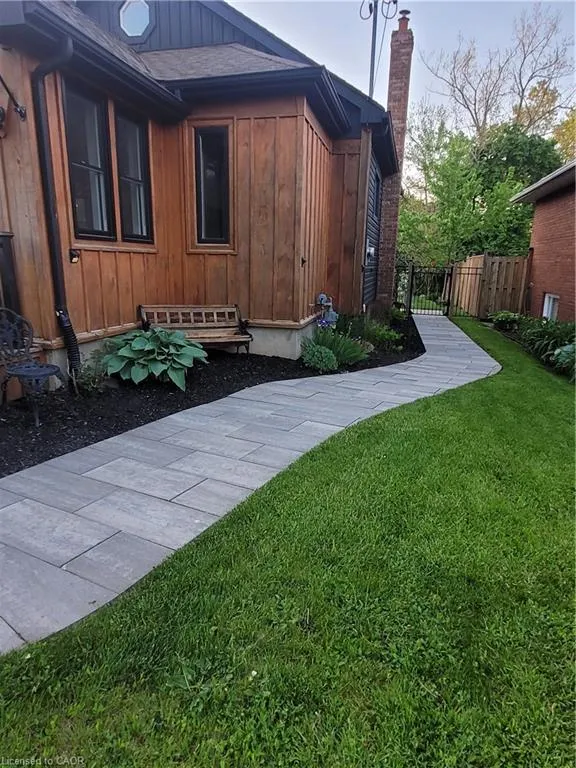 33 Rosedale Avenue